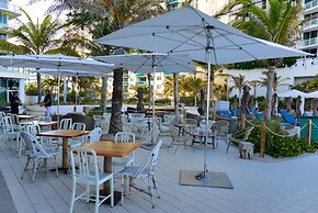 Oceanfront Luxe: Beach Condo