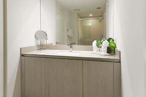 Oceanfront Luxe: Beach Condo