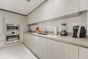 Oceanfront Luxe: Beach Condo