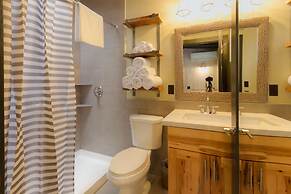 Destination Oak Creek 7 1 Bedroom Apts by RedAwning