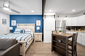 15 Chelsea Place 1 Bedroom Condo by RedAwning