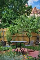 Canyon Wren Honeysuckle 1 Bedroom Cabin by RedAwning