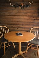 Canyon Wren Honeysuckle 1 Bedroom Cabin by RedAwning