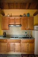 Canyon Wren Honeysuckle 1 Bedroom Cabin by RedAwning