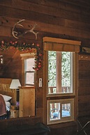 Canyon Wren Creek Access- Morning Glory 1 Bedroom Cabin by RedAwning