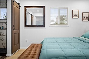 23 Chelsea Place 1 Bedroom Condo by RedAwning