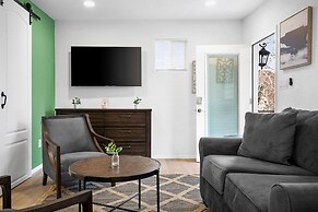 23 Chelsea Place 1 Bedroom Condo by RedAwning