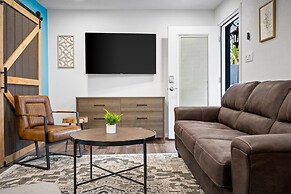 14 Chelsea Place 1 Bedroom Condo by RedAwning