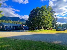 Cascade Motel