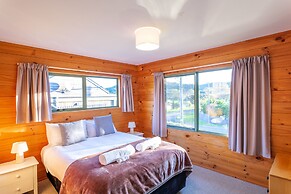 Moa Cottage in Oneroa Village