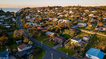 Moa Cottage in Oneroa Village