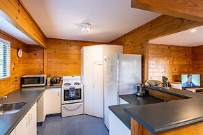 Moa Cottage in Oneroa Village