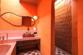 El Barrio Boutique Hotel & Bar