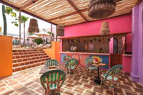 El Barrio Boutique Hotel & Bar