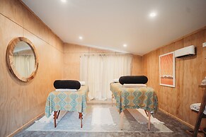 Paradise Valley Lodge