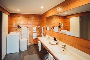 Paradise Valley Lodge