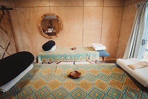 Paradise Valley Lodge