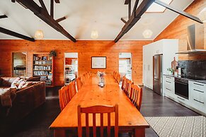 Paradise Valley Lodge