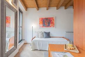 Luini 7 in Como With 2 Bedrooms and 1 Bathrooms