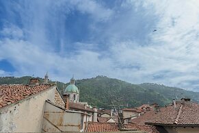 Luini 7 in Como With 2 Bedrooms and 1 Bathrooms