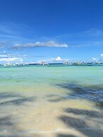 On Board Panglao Beach Hostel and Resort