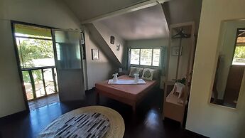 On Board Panglao Beach Hostel and Resort