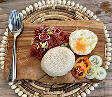 On Board Panglao Beach Hostel and Resort