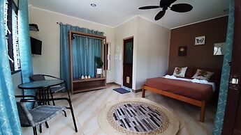 On Board Panglao Beach Hostel and Resort