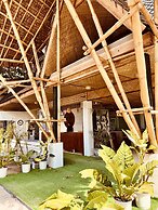 On Board Panglao Beach Hostel and Resort