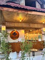 On Board Panglao Beach Hostel and Resort