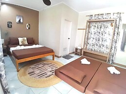 On Board Panglao Beach Hostel and Resort