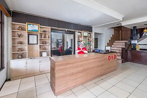 Super OYO 2704 Hotel Transit 2