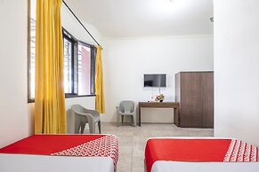 Super OYO 2704 Hotel Transit 2