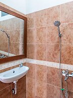 Super OYO 2704 Hotel Transit 2