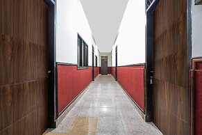 Super OYO 2704 Hotel Transit 2