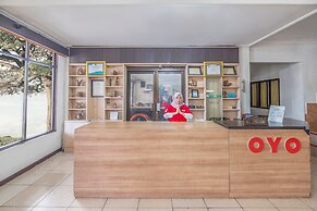 Super OYO 2704 Hotel Transit 2