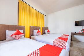 Super OYO 2704 Hotel Transit 2