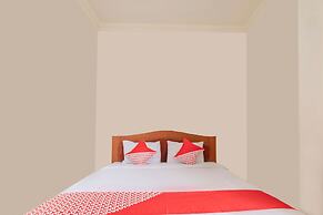 Super OYO 2704 Hotel Transit 2