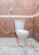 Super OYO 2704 Hotel Transit 2