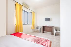 Super OYO 2704 Hotel Transit 2