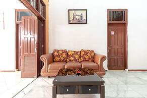 OYO 2777 Sleepover Sei Serayu