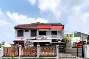 OYO 2777 Sleepover Sei Serayu