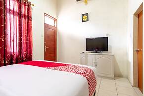 OYO 2777 Sleepover Sei Serayu