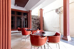 OYO 2777 Sleepover Sei Serayu