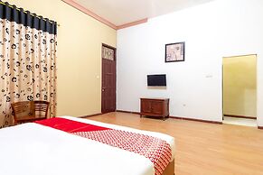 OYO 2777 Sleepover Sei Serayu