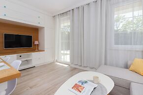 Ogrody Tesoro Apartment by Renters