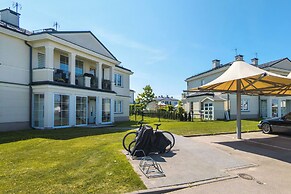 Ogrody Tesoro Apartment by Renters