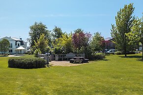 Ogrody Tesoro Apartment by Renters