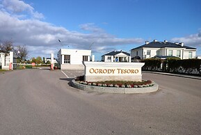 Ogrody Tesoro Apartment by Renters