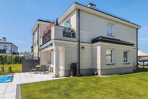 Ogrody Tesoro Apartment by Renters